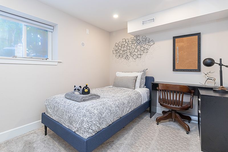 Saanich House for rent - 2 Bedrooms — photo 24