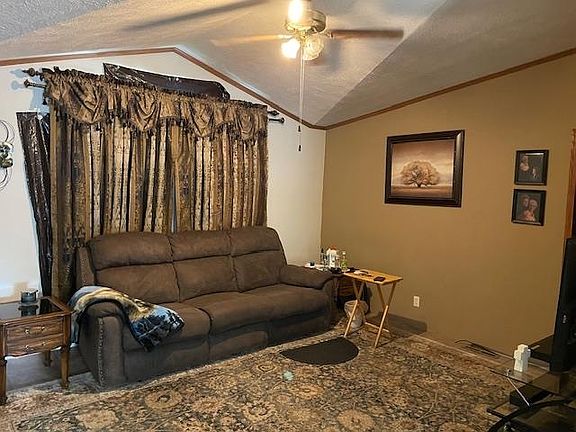 5th image of 204 N Eric Dr