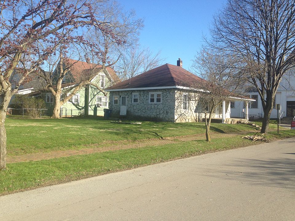 1st image of 998 S 11th St