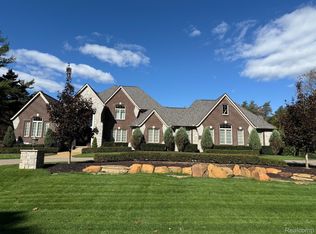 8146 Cotswold Ln, Clarkston, MI