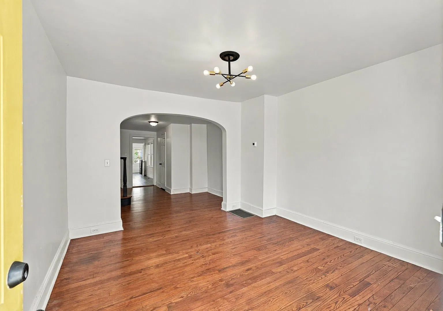 Spacious 3-Bedroom with 1.5 Bathrooms — Photo 1
