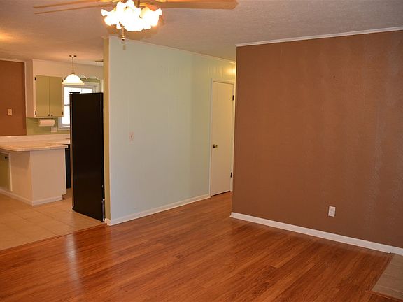 4th image of 828 Holland Ave