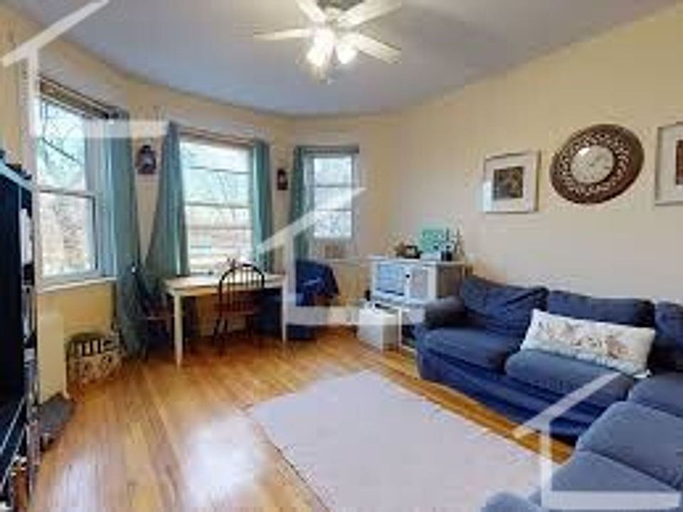 1st image of 1637 Commonwealth Ave APT 21