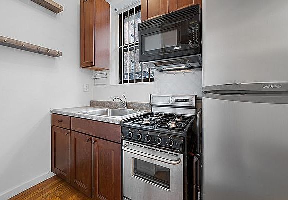 2nd image of 729 9th Ave #2B