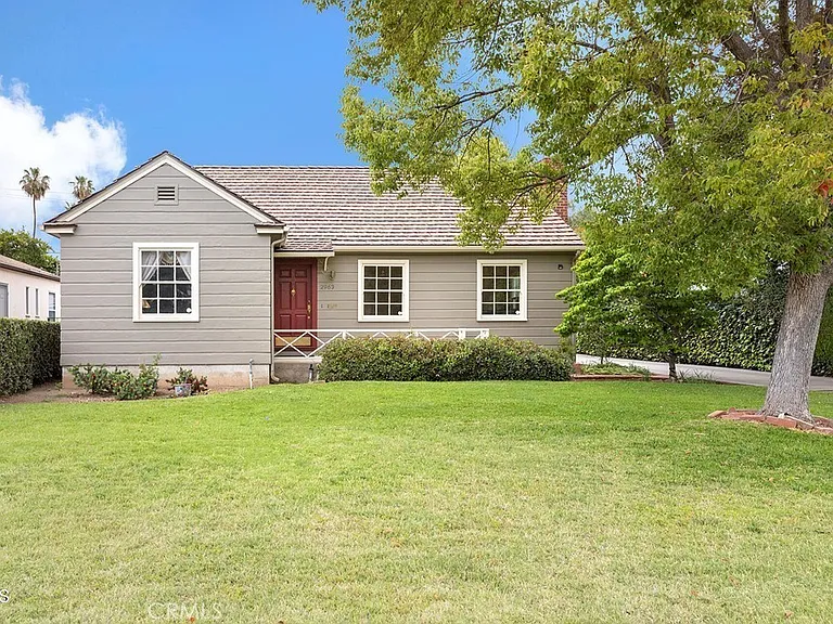 2963 Sheffield Rd — Photo 1