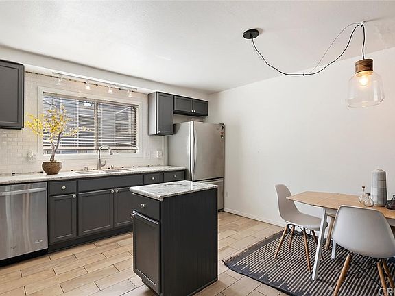 5th image of 18316 Hatteras St APT 10