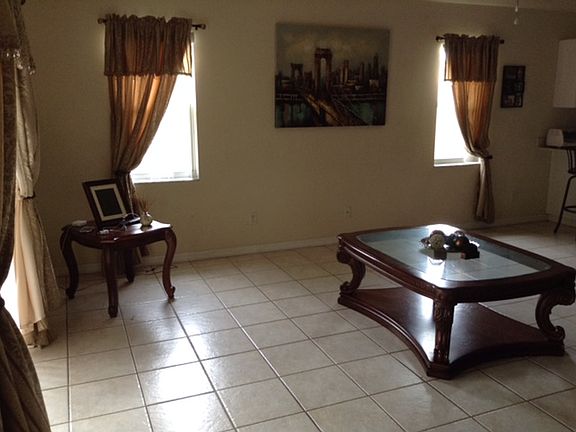 3rd image of 1006 SE 24th Ave