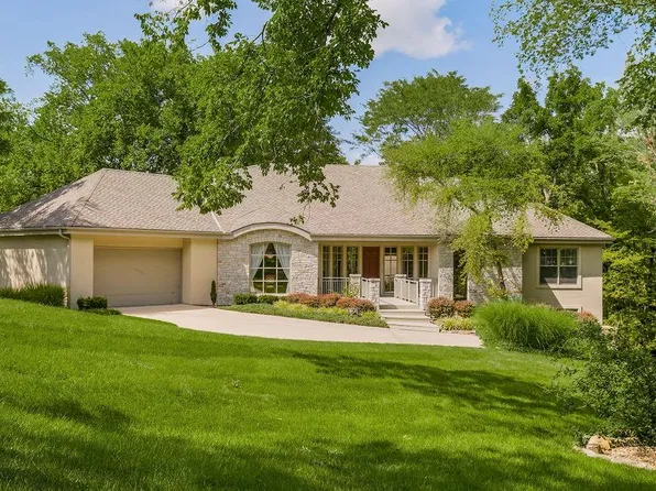 10731 S Cedar Niles Blvd, Olathe, KS 66061