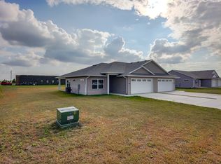 136 W James St, Jesup, IA 50648