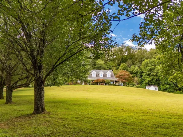 70 Pounds Hollow Rd, Morgantown, WV 26508