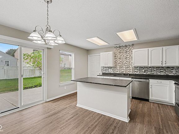 5th image of 6921 Maywood Cir
