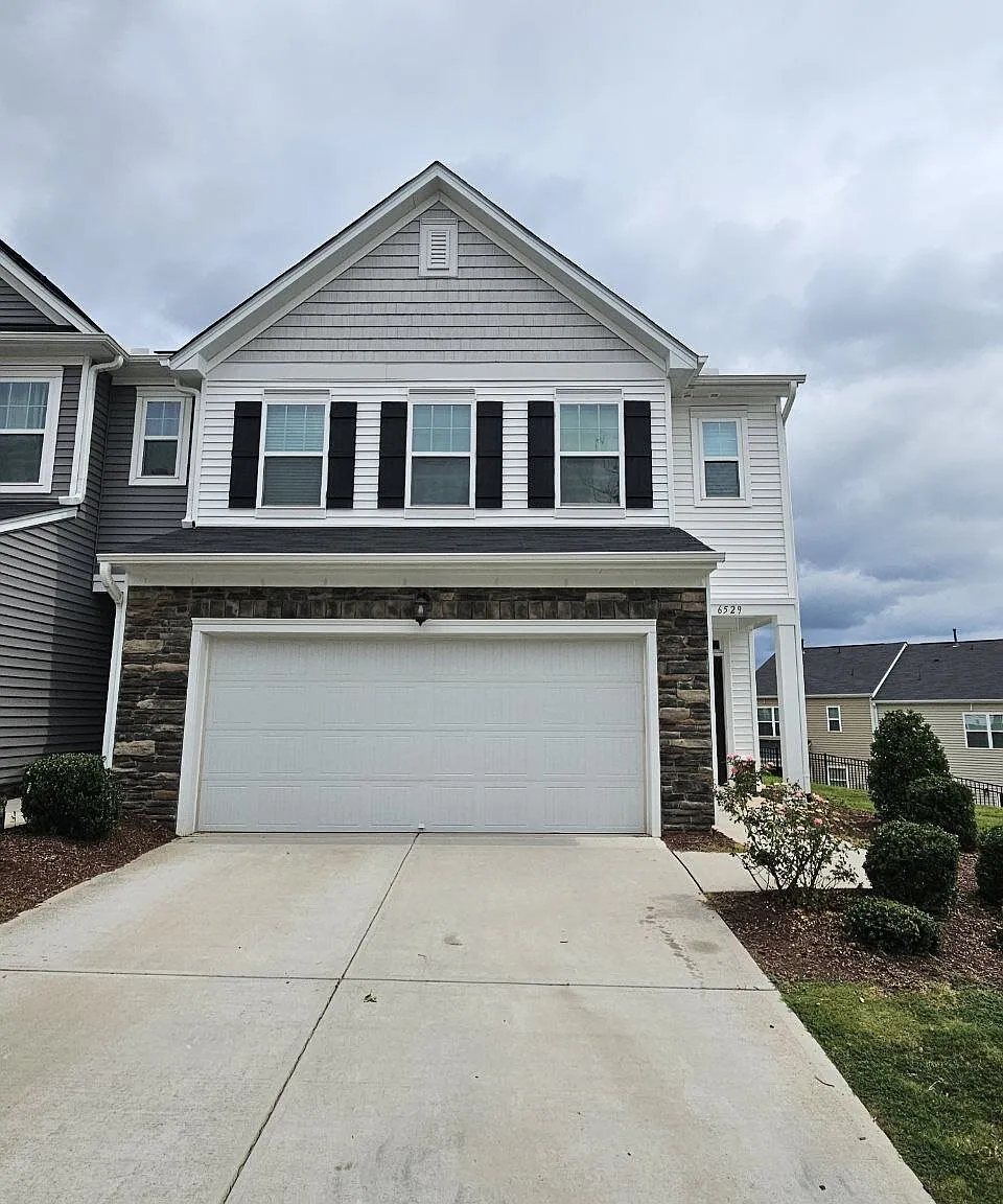 3 bed, 2.5 bath, 2067 sqft, $2,129 — Photo 1