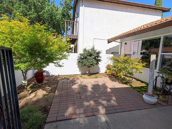 3rd image of 2737 La Palma Dr