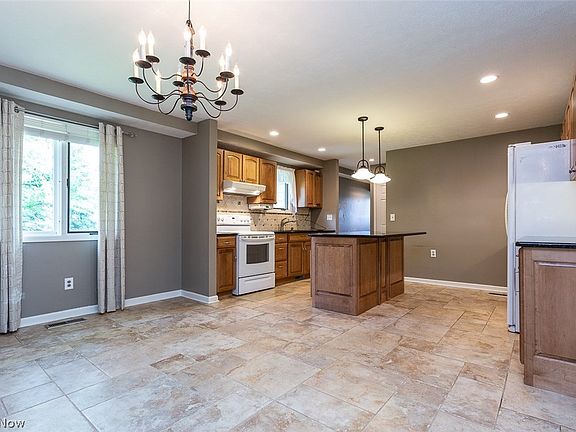 4th image of 15595 Pinewood Dr