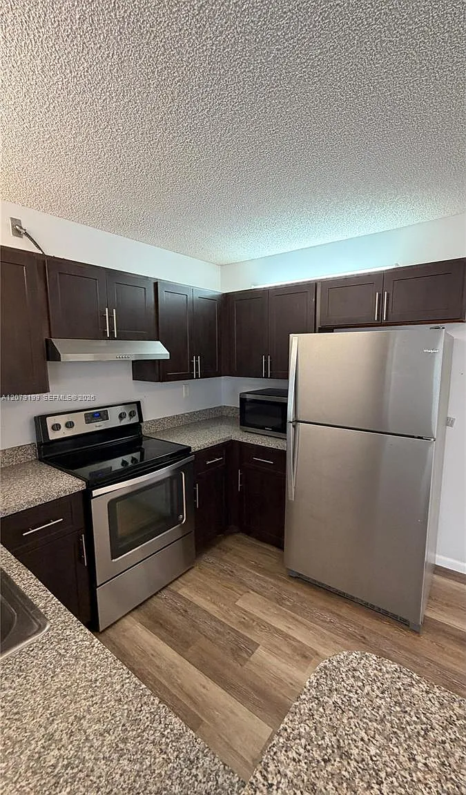 Royal Ridge Condo — Photo 4