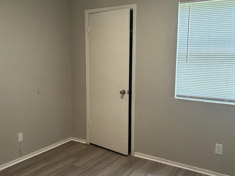 821 Bracewood Cir #B — Photo 17