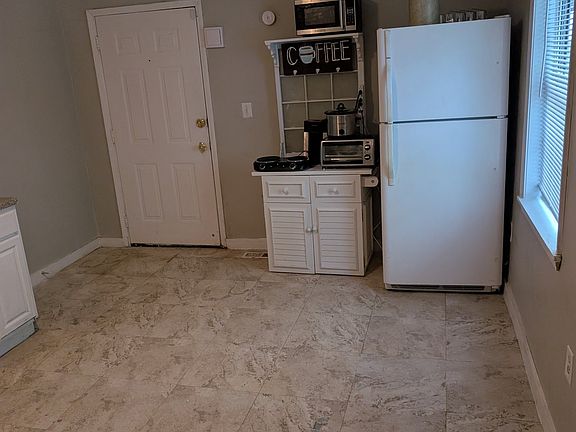 4th image of 30 Tempie Dr #2