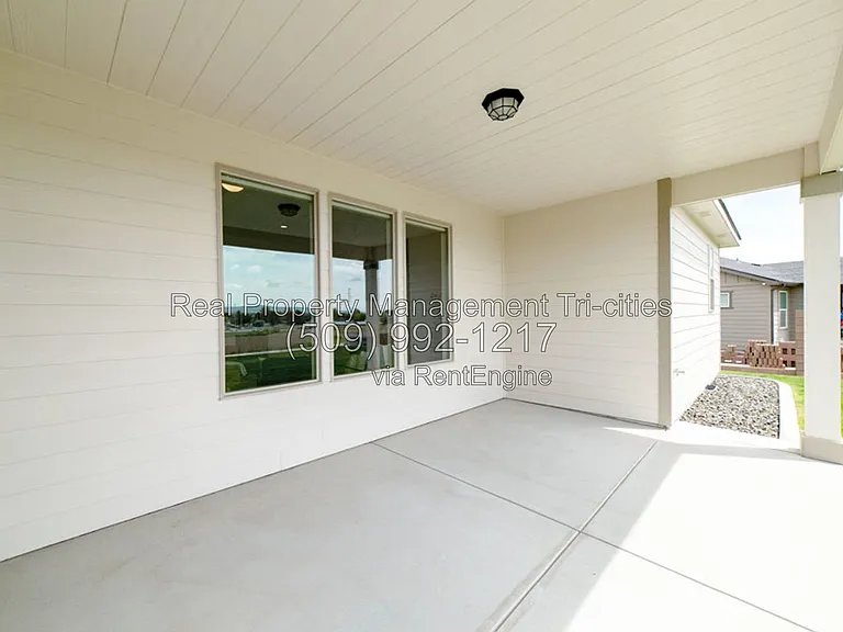 8004 Massey Dr — Photo 20