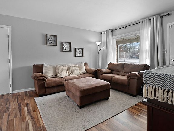 5th image of 424 W 66th Pl