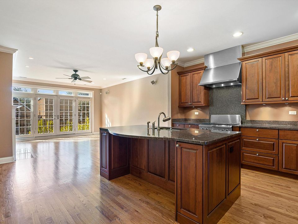 1st image of 2238 W Belmont Ave Unit 3W