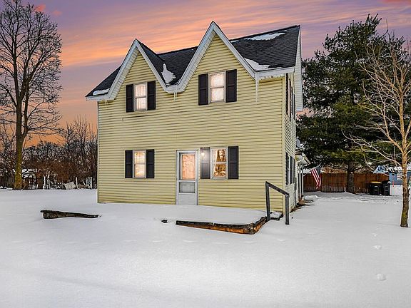 2nd image of 602 N Maple St