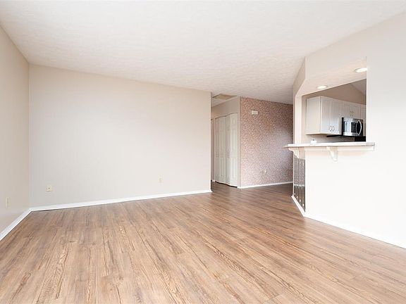 4th image of 4558 Cove Point