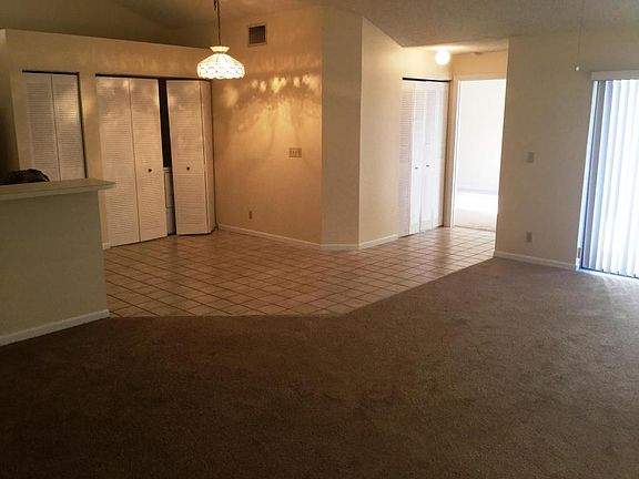 3rd image of 4367 Woodstock Dr APT B