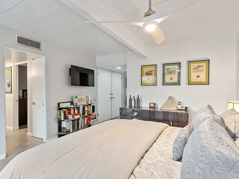 341 Sandpiper St — Photo 16