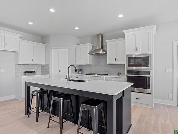 5th image of 5432 N 212th St