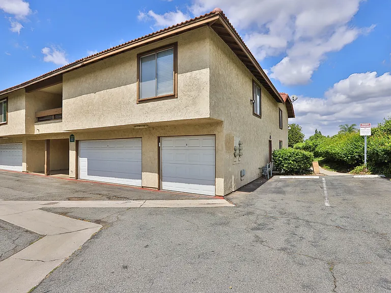 1300 Brentwood Cir #D — Photo 28