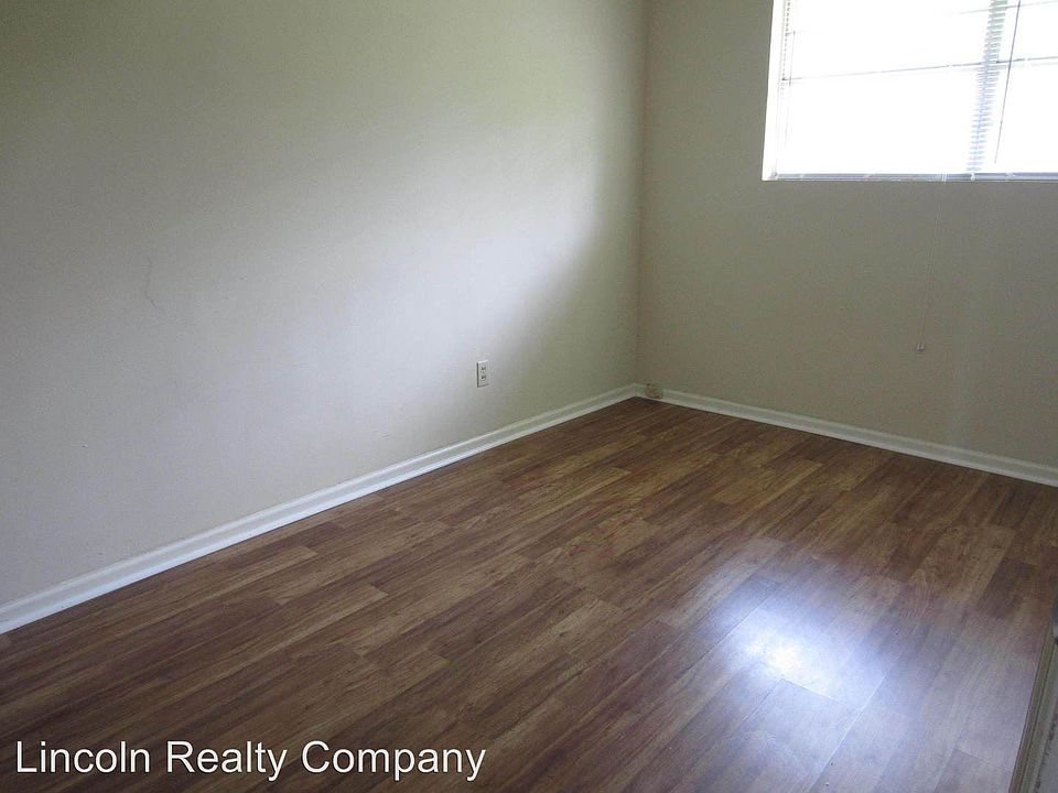 1st image of 4005 Camellia Dr APT D