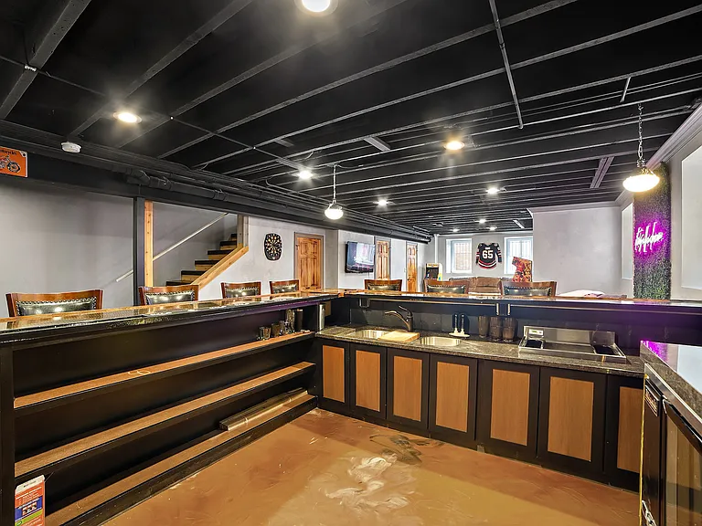 Building's Lounge