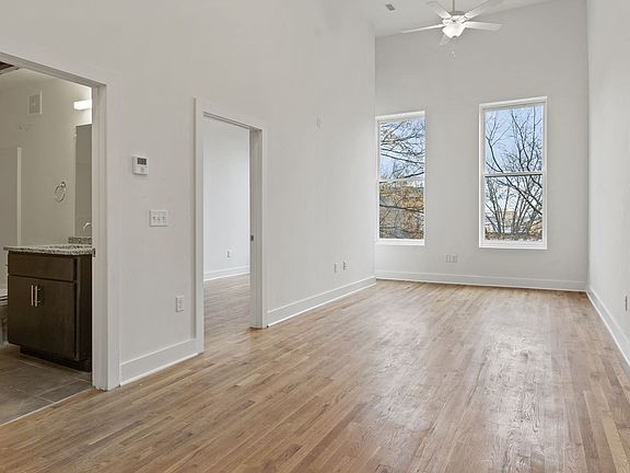 4th image of 109 E Broad St #101
