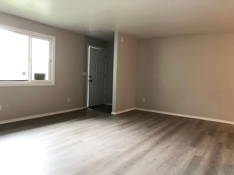 EM1112-B — Photo 8