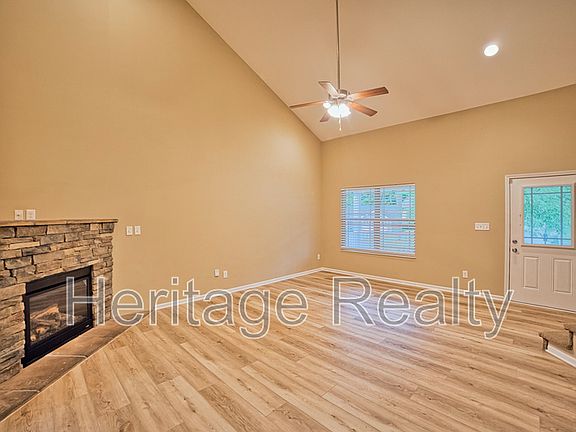 2nd image of 1707 Cove Oak Ln