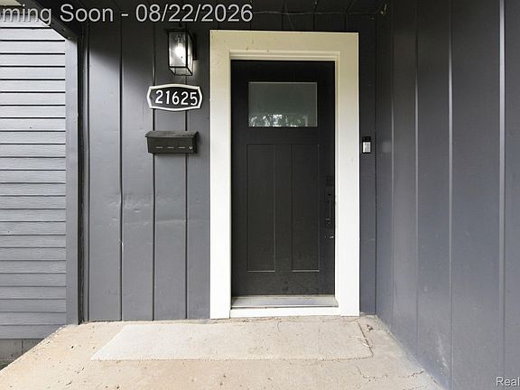 5th image of 21625 Trombly St