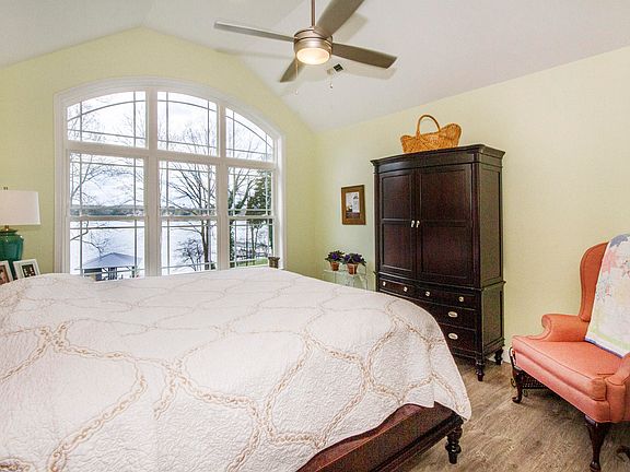 5th image of 110 Harbor Pl