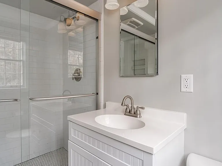 4601 Club Cir NE — Photo 20