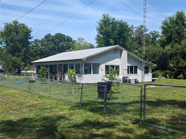 13565 SE 118th St, Ocklawaha, FL 32179