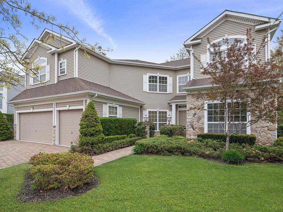 1st image of 52 Hamlet Dr