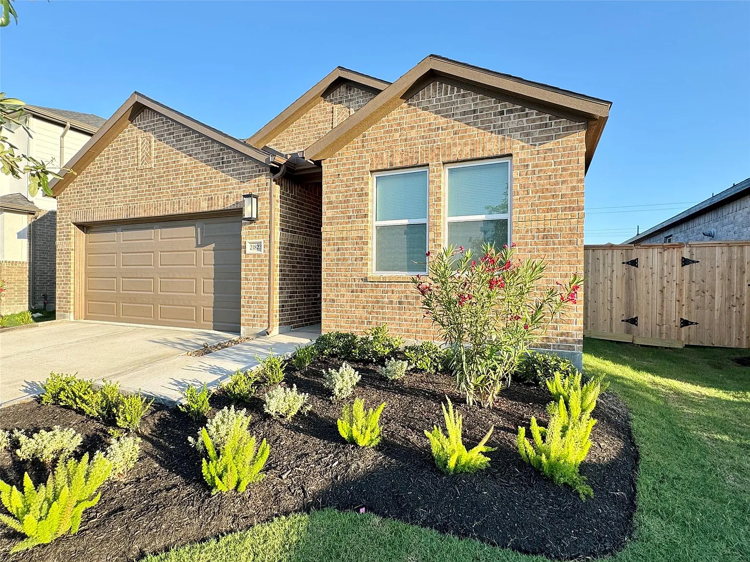 4 bed, 2.0 bath, 1735 sqft, $2,490 — Photo 2