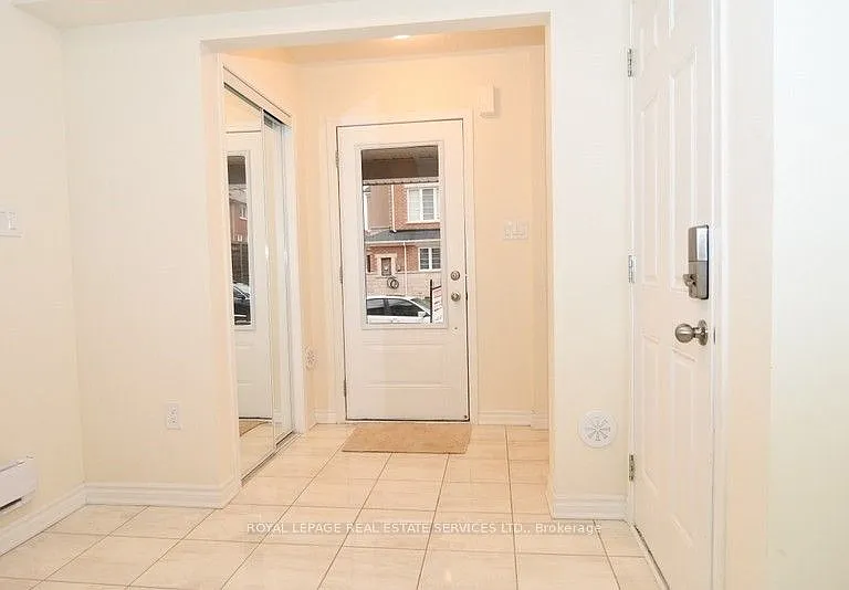90 Howe Ave — Photo 16