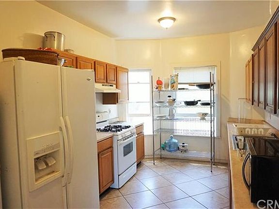 2nd image of 421 Chestnut Ave