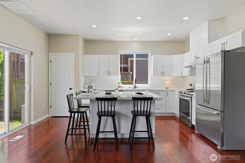 3rd image of 19215 25th Avenue SE