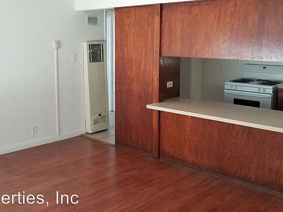 2nd image of 6803 Long Beach Blvd APT 1