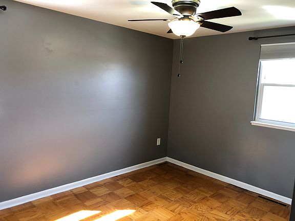 3rd image of 929 Regina Dr