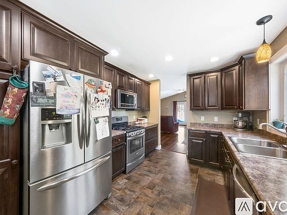 4th image of 7208 School St #1