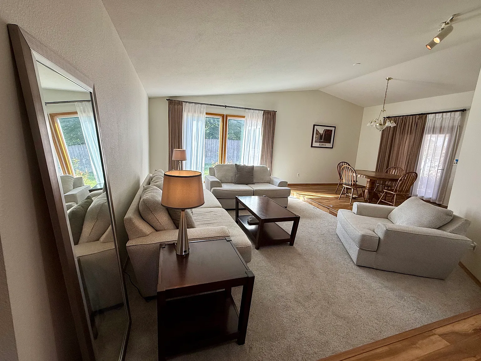 4 bed, 2316 sqft, $650 — Photo 2
