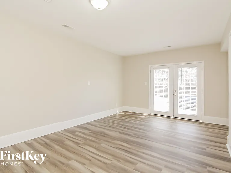712 Pennwood Ln — Photo 8