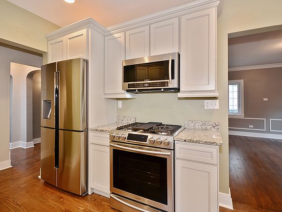 4th image of 611 S Knollwood Dr